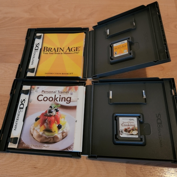 Nintendo DS with 2 games, Manuel's and wire - Picture 3 of 3